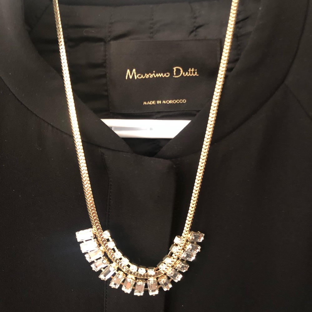 Fashion statement necklace in gold